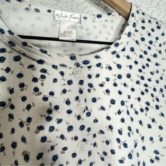 WHITE FAWN Floral Print Lettuce Edge Crop Top - Picture 2 of 6